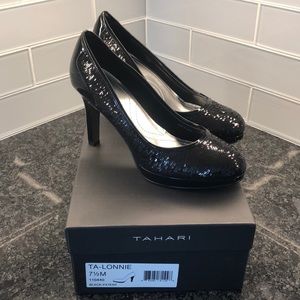 LIKE NEW Tahari evening shoes